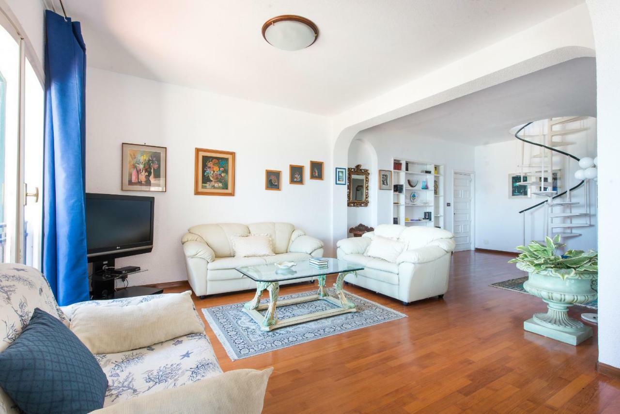 Casa Con Terrazza Sul Mare All'Addaura Palermo Exterior photo